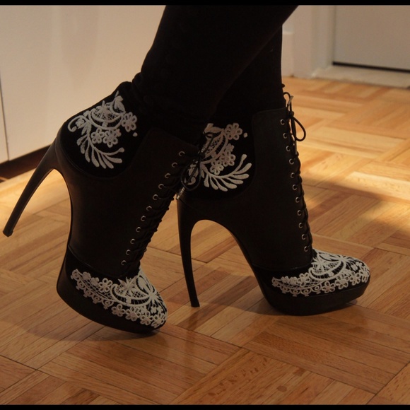 🎉HOST PICK🎉 Alexander McQueen Lace up Booties - Picture 2 of 8